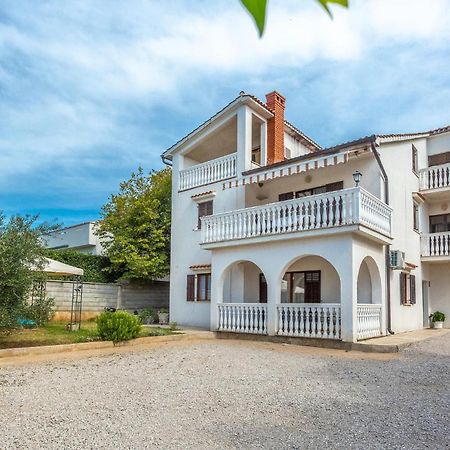 2 Bedroom Cozy Apartment In Omišalj Zewnętrze zdjęcie