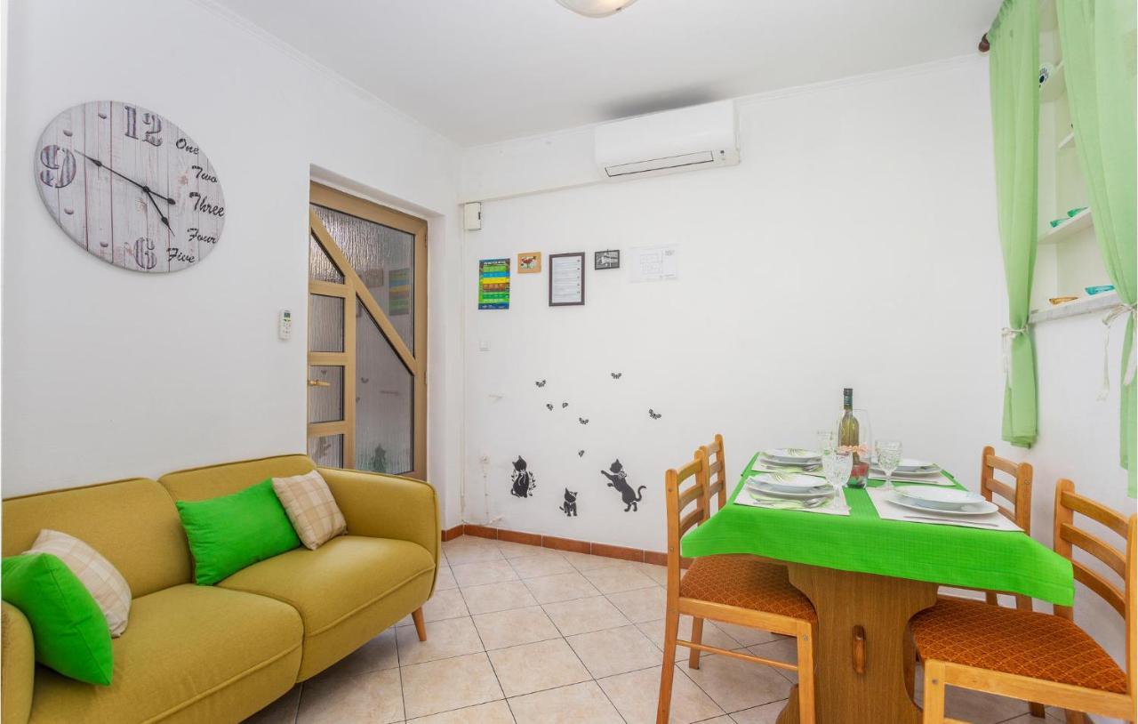 2 Bedroom Cozy Apartment In Omišalj Zewnętrze zdjęcie