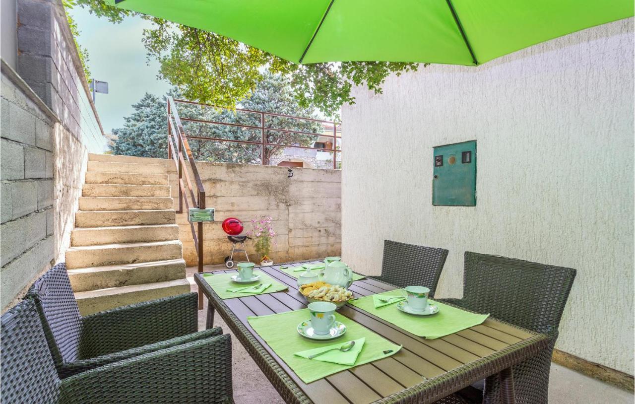 2 Bedroom Cozy Apartment In Omišalj Zewnętrze zdjęcie