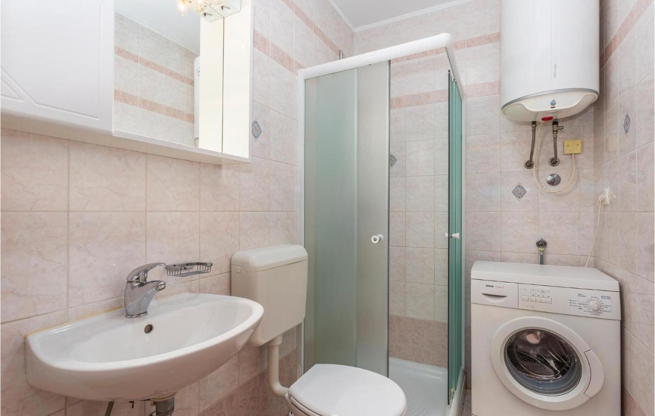 2 Bedroom Cozy Apartment In Omišalj Zewnętrze zdjęcie