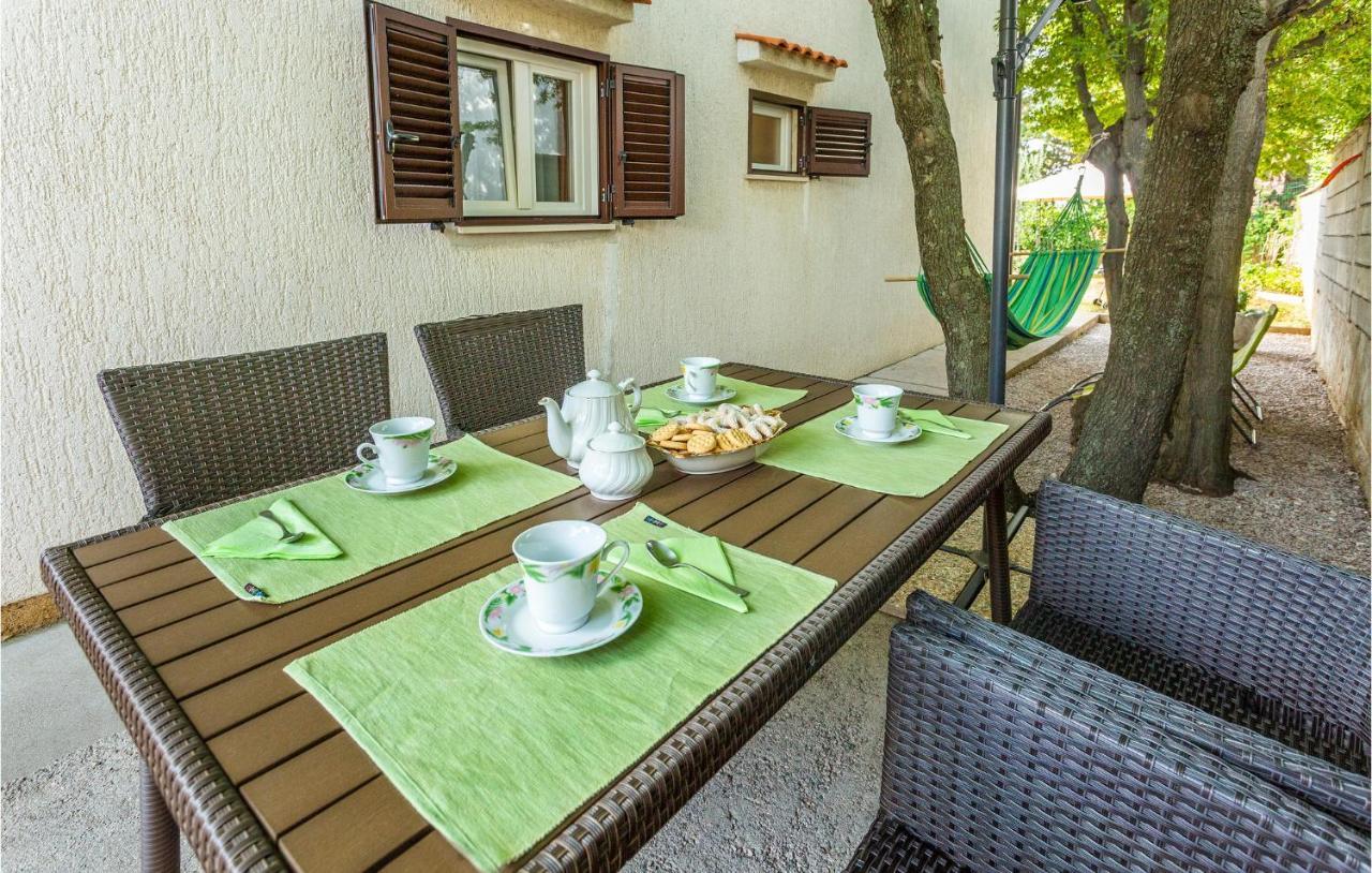 2 Bedroom Cozy Apartment In Omišalj Zewnętrze zdjęcie