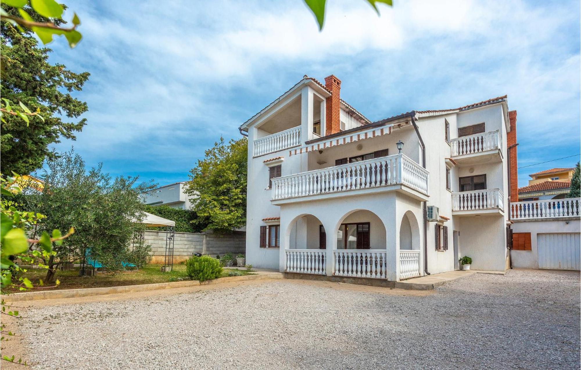 2 Bedroom Cozy Apartment In Omišalj Zewnętrze zdjęcie